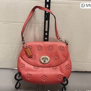 COACH 🌺RARE🌺 VINTAGE EYELET DAISY WRISTLET LIKE NEW PERFECT CONDITION